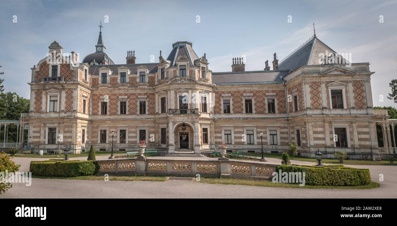 Edificio Hermesvilla a Lainzer Tiergarten a Vienna, Austria. La casa di campagna dell'imperatrice Sissi Foto Stock