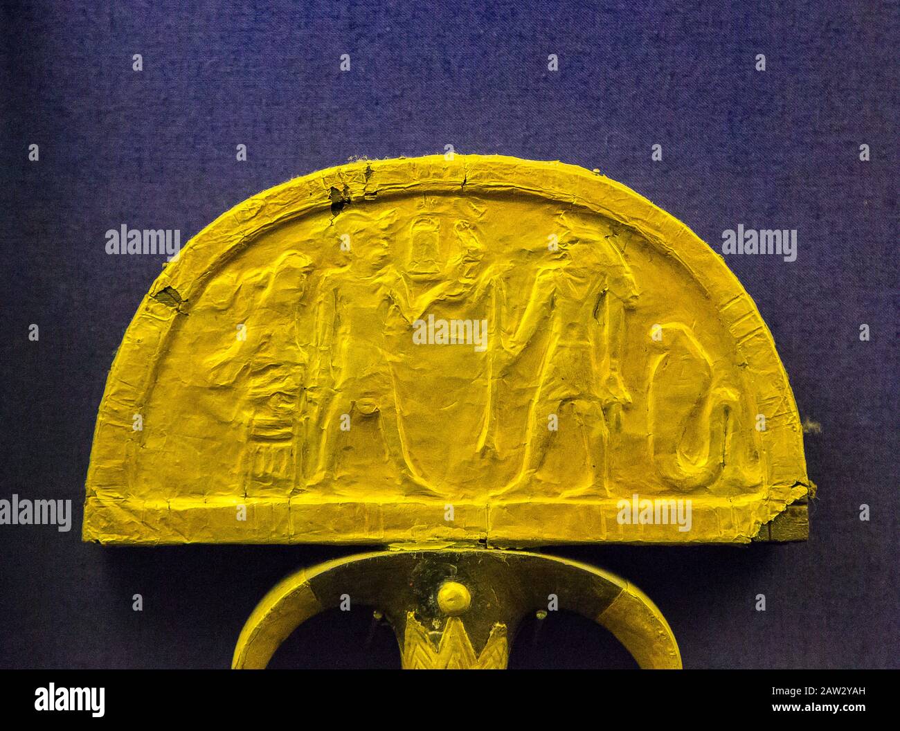 Egitto, Cairo, Museo Egizio, un ventilatore dorato di foglio trovato nella tomba della regina Ahhotep, la madre di Ahmosi, Dra Abu el Naga, Luxor. Foto Stock