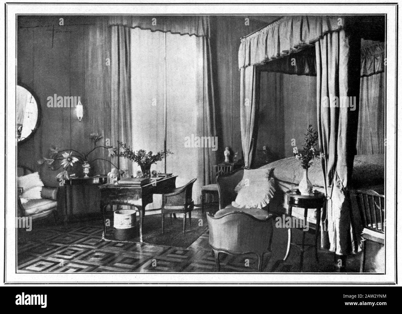 1930 , TORINO, ITALIA : la casa a Torino ( Palazzo di corso Porto ) di Principessa italiana VIRGINIA BOURBON DEL MONTE di SAN FAUSTINO ( 1899 - 19 Foto Stock