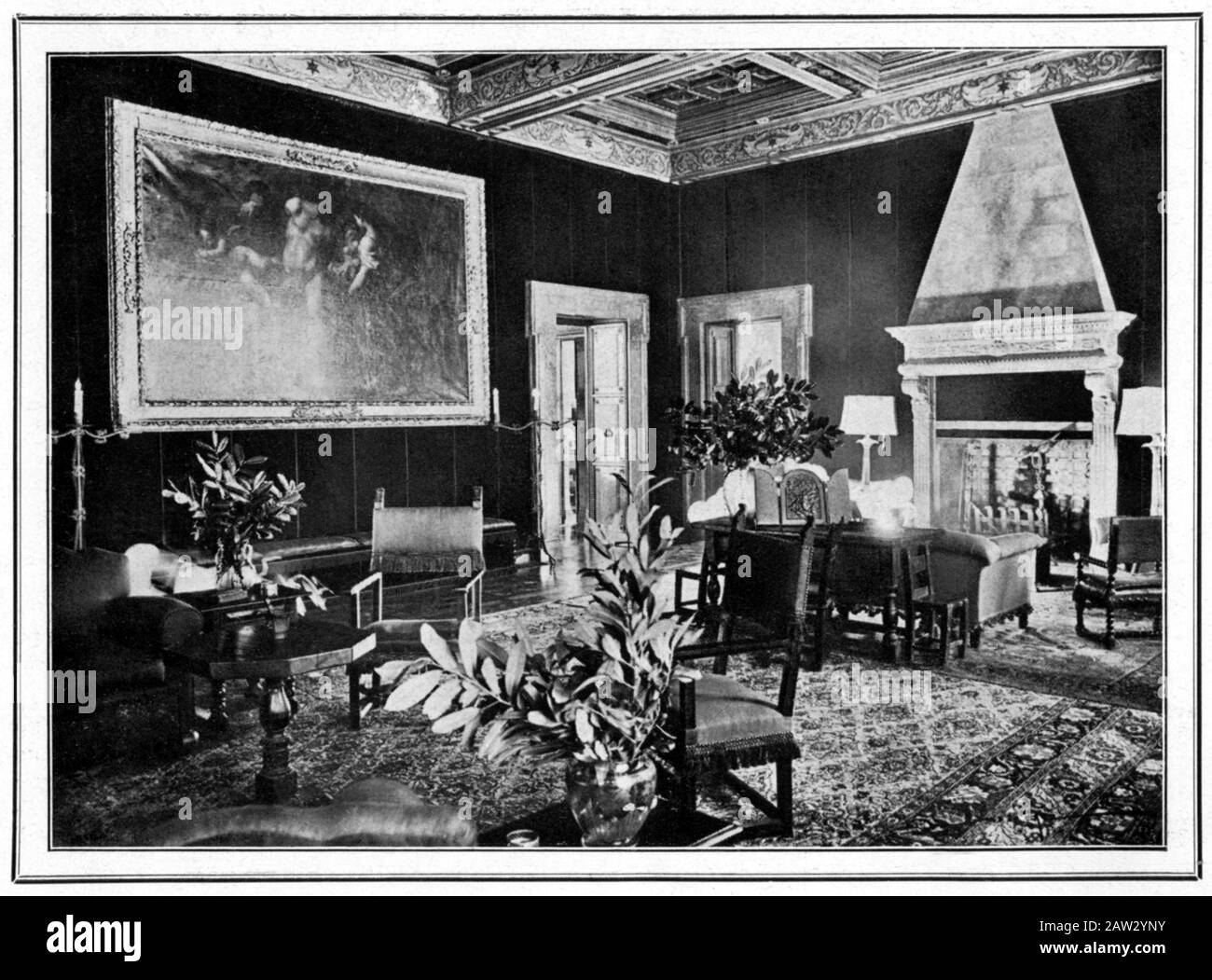 1930 , TORINO, ITALIA : la casa a Torino ( Palazzo di corso Porto ) di Principessa italiana VIRGINIA BOURBON DEL MONTE di SAN FAUSTINO ( 1899 - 19 Foto Stock