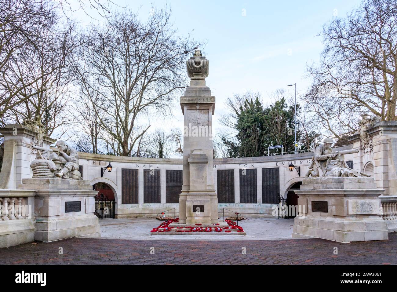 Il cenotafio di Portsmouth, un mondo di guerra una memorial nel centro della città, Portsmouth, Inghilterra, Regno Unito. Foto Stock