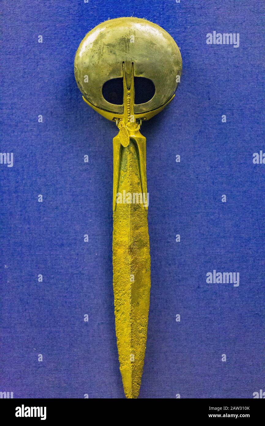 Egitto, Cairo, Museo Egizio, un pugnale trovato nella tomba della regina Ahhotep, la madre di Ahmosi, Dra Abu el Naga, Luxor. Foto Stock