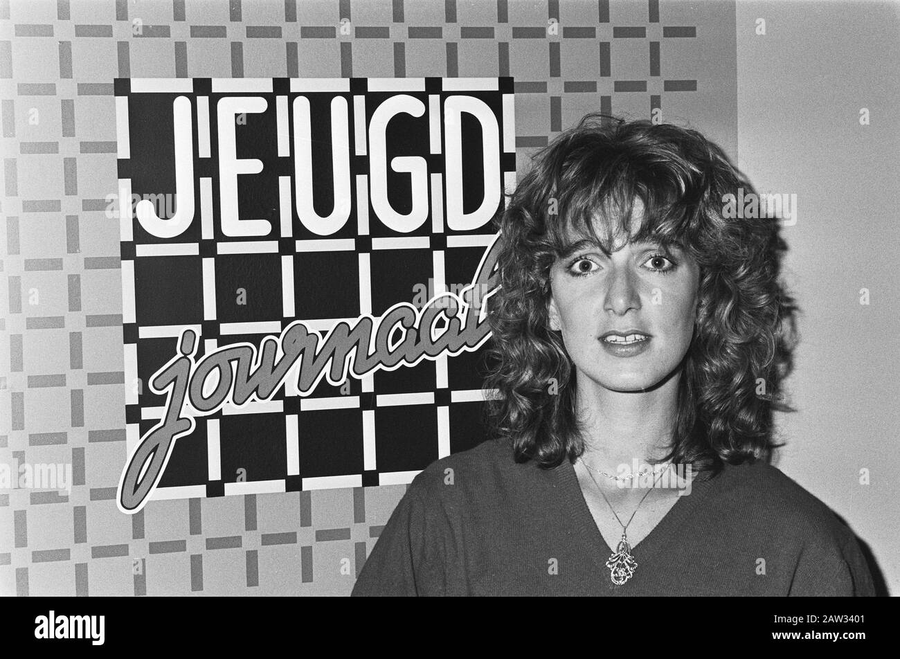 Presentatore NOS Youth news Leoni Jansen (in decor Youth news) Data: 3 Settembre 1982 Parole Chiave: Youth news, presentatori Persona Nome: Youth News Foto Stock