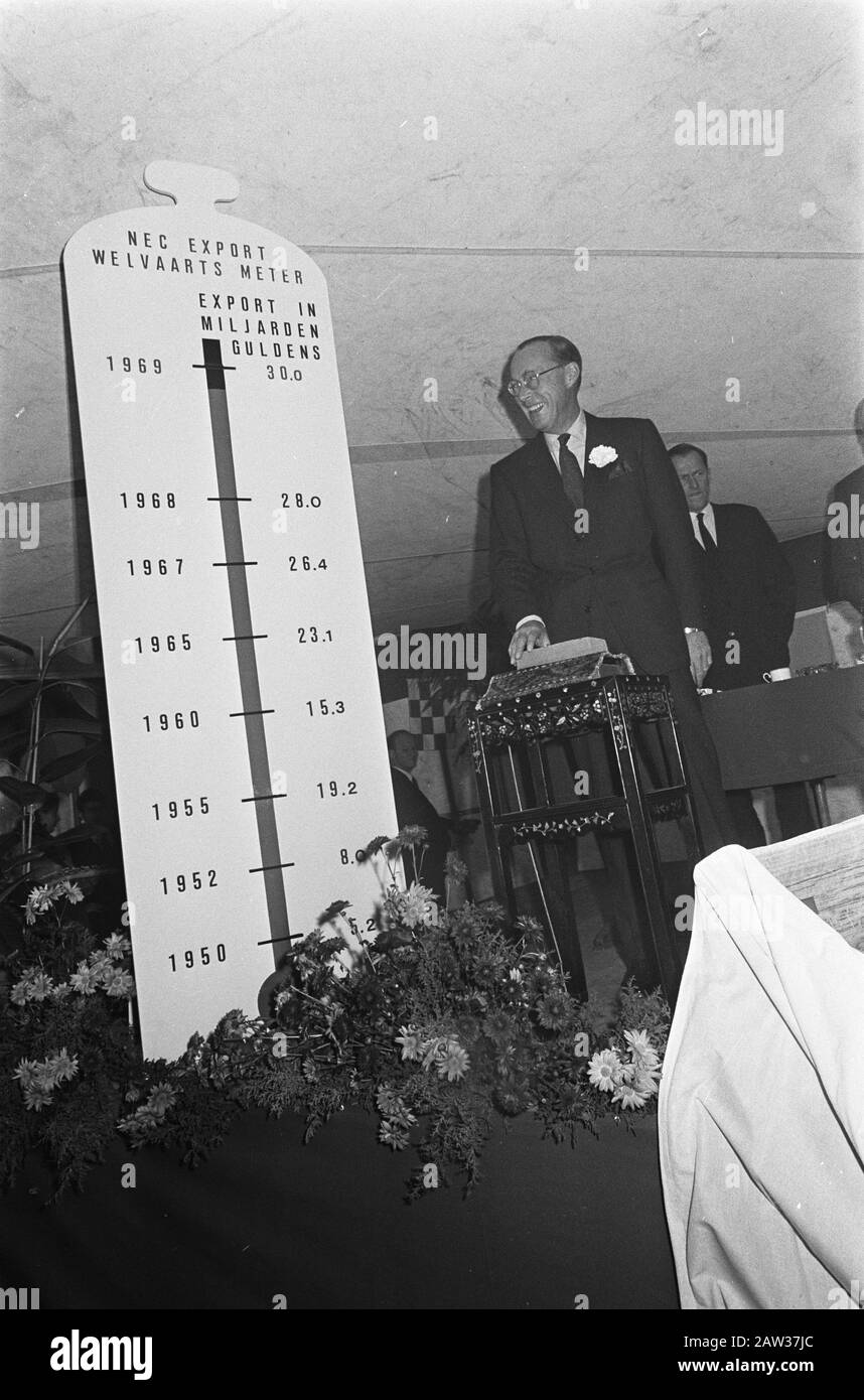 Prince Bernhard Ha Aperto Neclenburgh Drive-In Informazioni Sulle Esportazioni Soest Data: 21 Novembre 1968 Luogo: Soest Nome Persona: Bernhard (Prince Netherlands) Foto Stock