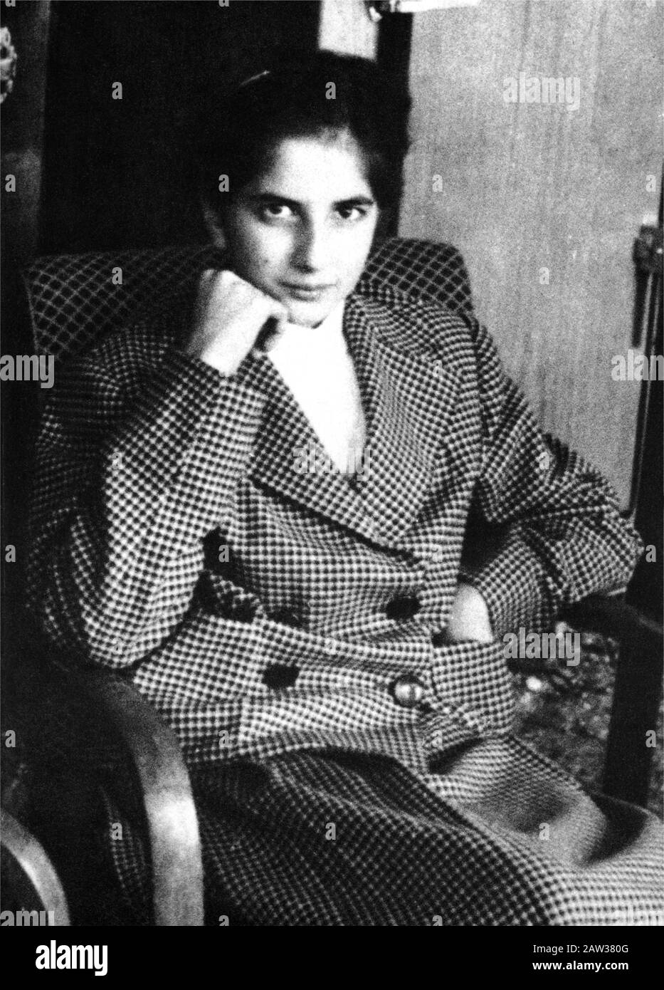 1953 Cremona Italia Il Piu Celebre Cantante Pop Italiano Mina Mazzini Nato Nel 1940 Di 13 Anni Cantante Musica Leggera Italia Personalita Foto Stock Alamy