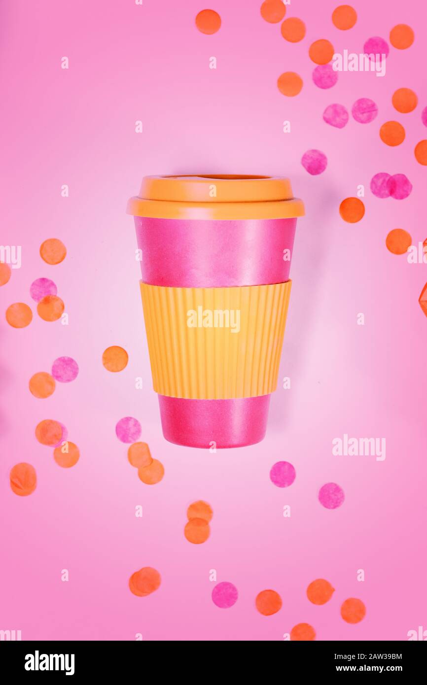 Zero rifiuti concetto Elegante riutilizzabile bambù eco tazza caffè Foto Stock