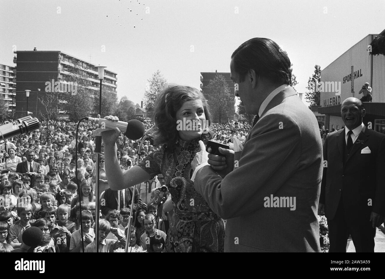 Apertura di Prince Claus di sport 'valle' in Veenendaal Prince Claus nella preparazione della data di lancio: 11 maggio 1971 Località: Utrecht (Prov.), Veenendaal Parole Chiave: Buche, principi, persona sportiva Nome: Claus, principe Foto Stock