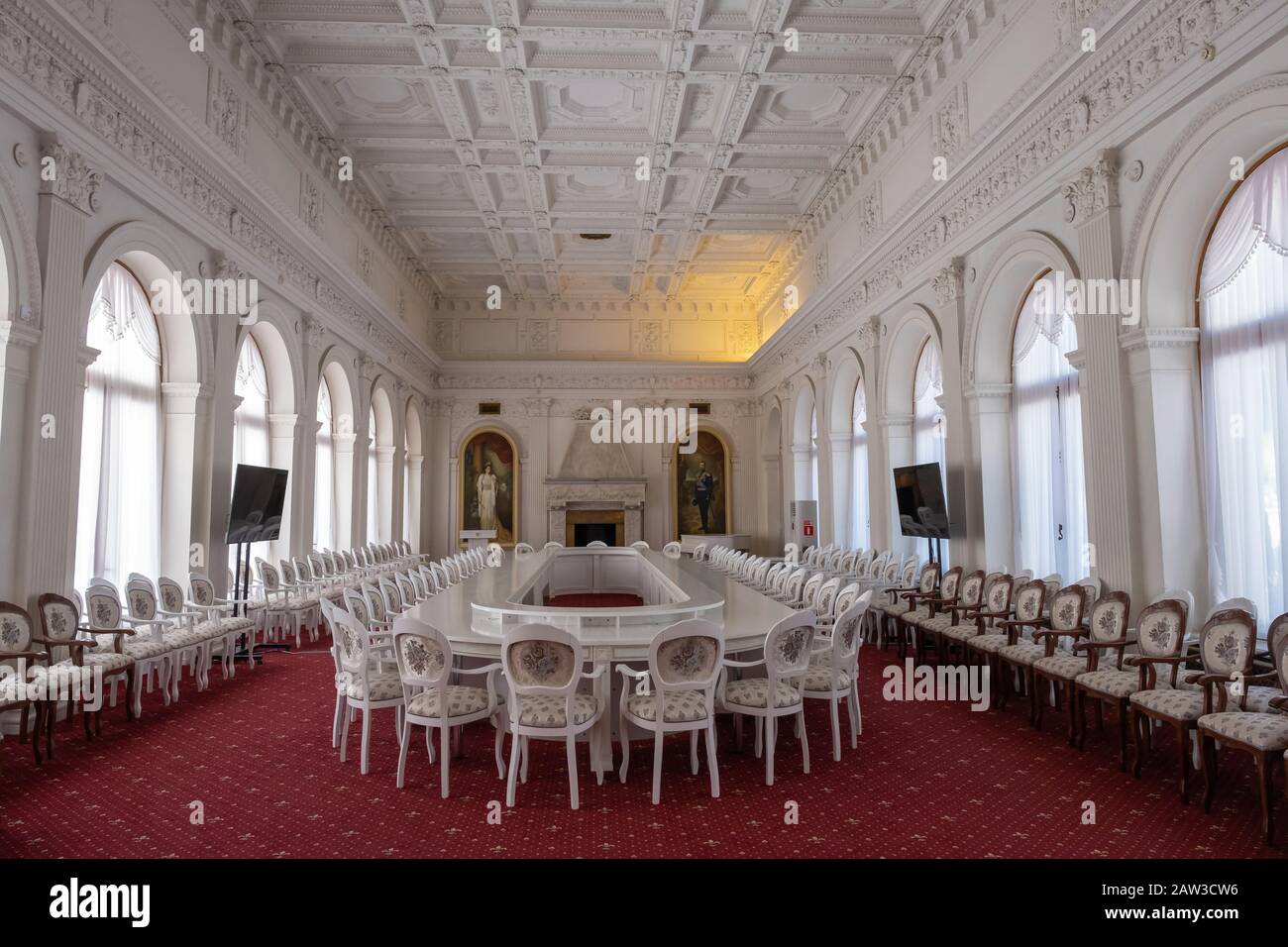 Sala bianca del Livadia Palace per ricevimenti, cene e balli, Crimea. Foto Stock