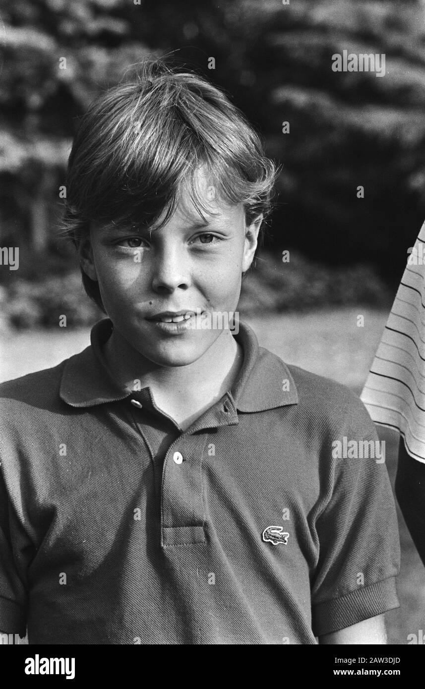 Foto-ora della famiglia reale nel palazzo Huis ten Bosch Prince Constantijn Annotazioni: Marginals striscia negativa: 31a: Willem Alexander Data: 23 agosto 1983 Località: L'Aia, Zuid-Holland Parole Chiave: Ritratti, principi Nome Persona: Costantino (principe Olanda) Foto Stock