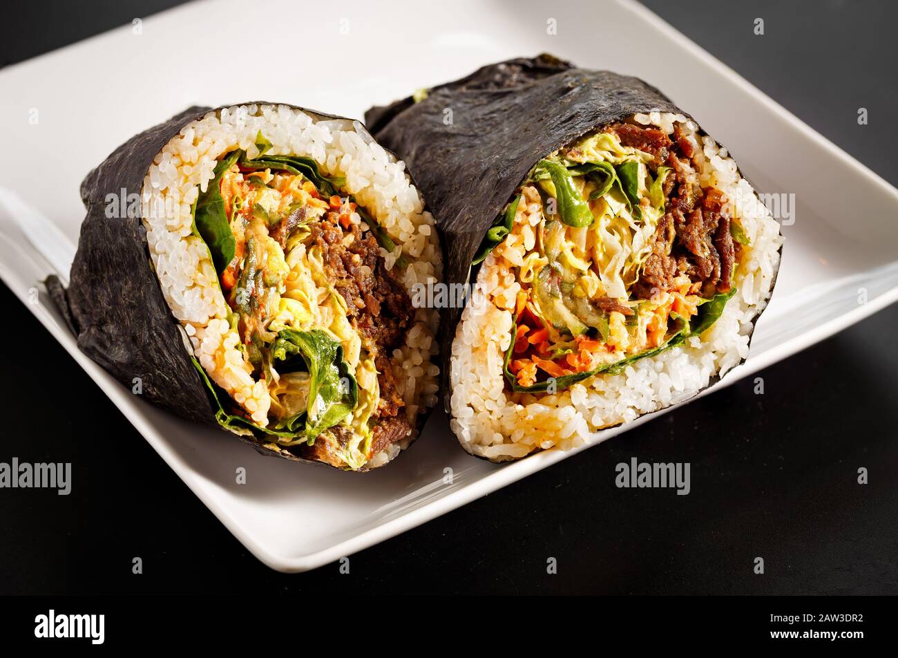 Bulgogi Roll Coreano Avvolto In Alghe Marine Foto Stock