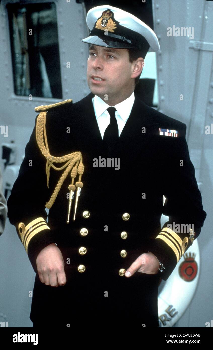 HRH Prince Andrew prende il comando di HMS Cottesmore, Rosyth, Scozia, aprile 1993 Foto Stock