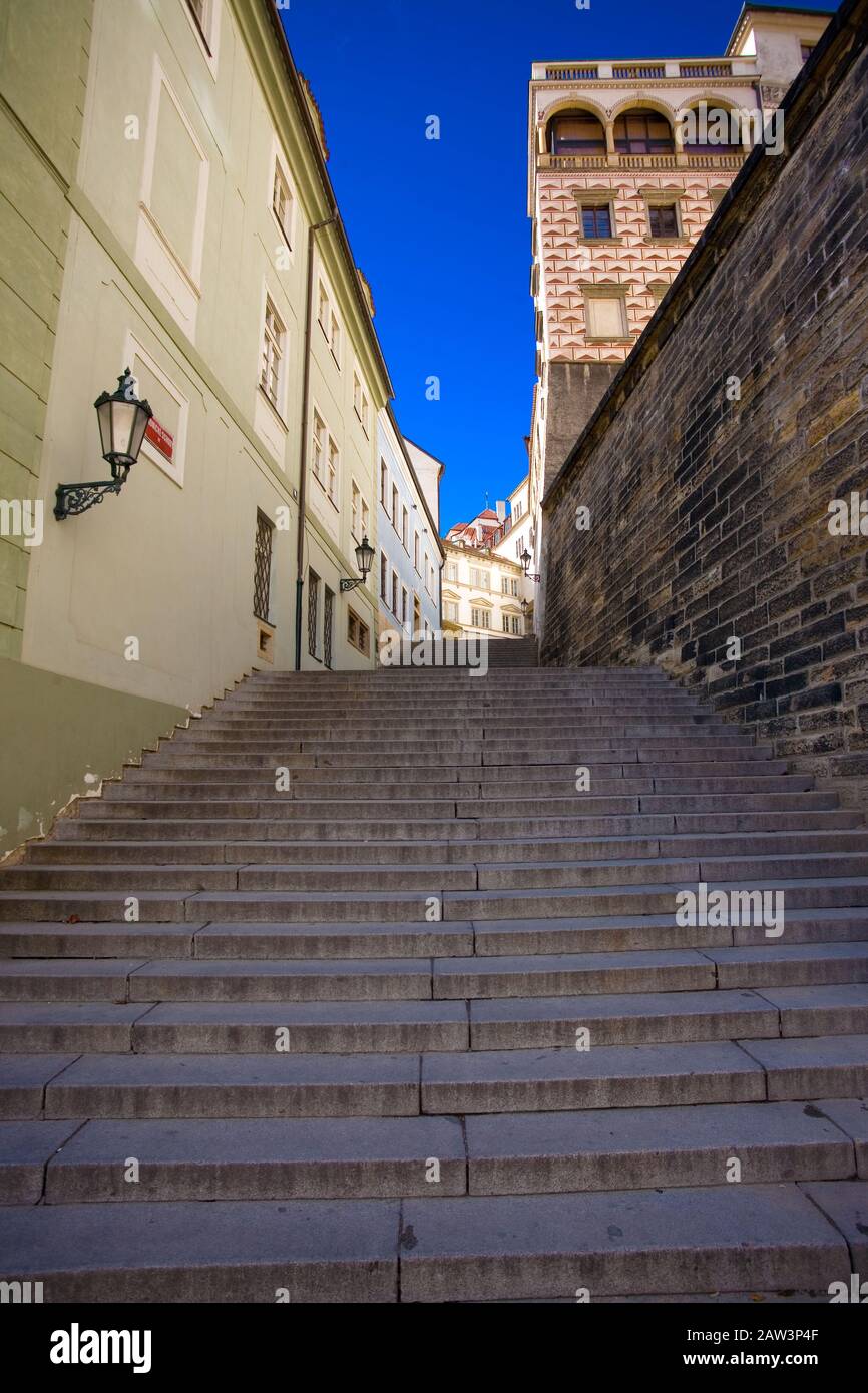 Vista di una scalinata a Praga, in Europa centrale Foto Stock