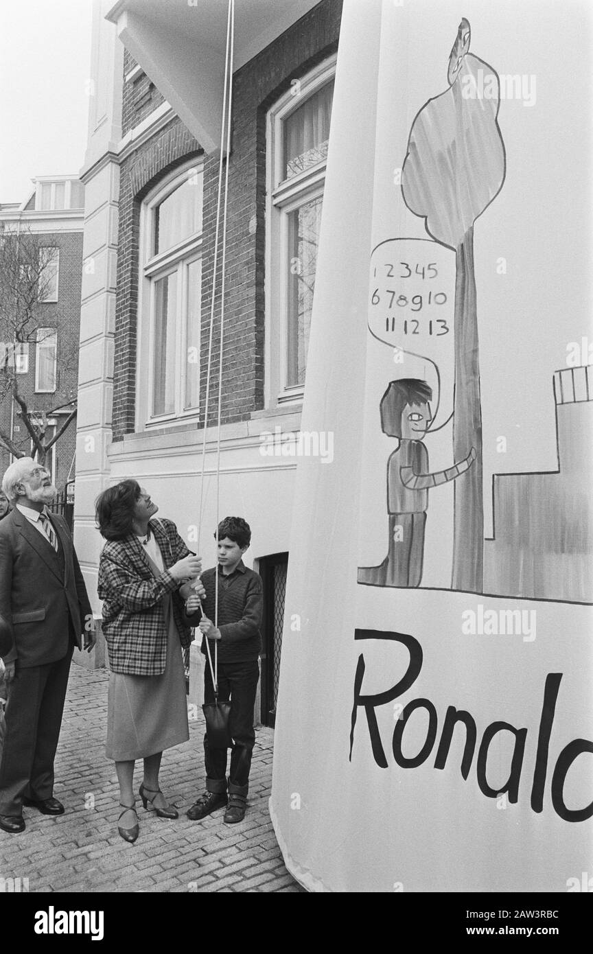 La principessa Margriet apre ad Amsterdam Ronald Mc. Donald House (residenza di famiglia per bambini Emma Bambini) Data: 6 marzo 1985 luogo: Amsterdam, Noord-Holland Parole Chiave: Aperture Nome Persona: Emma Bambini Margriet, principessa Foto Stock