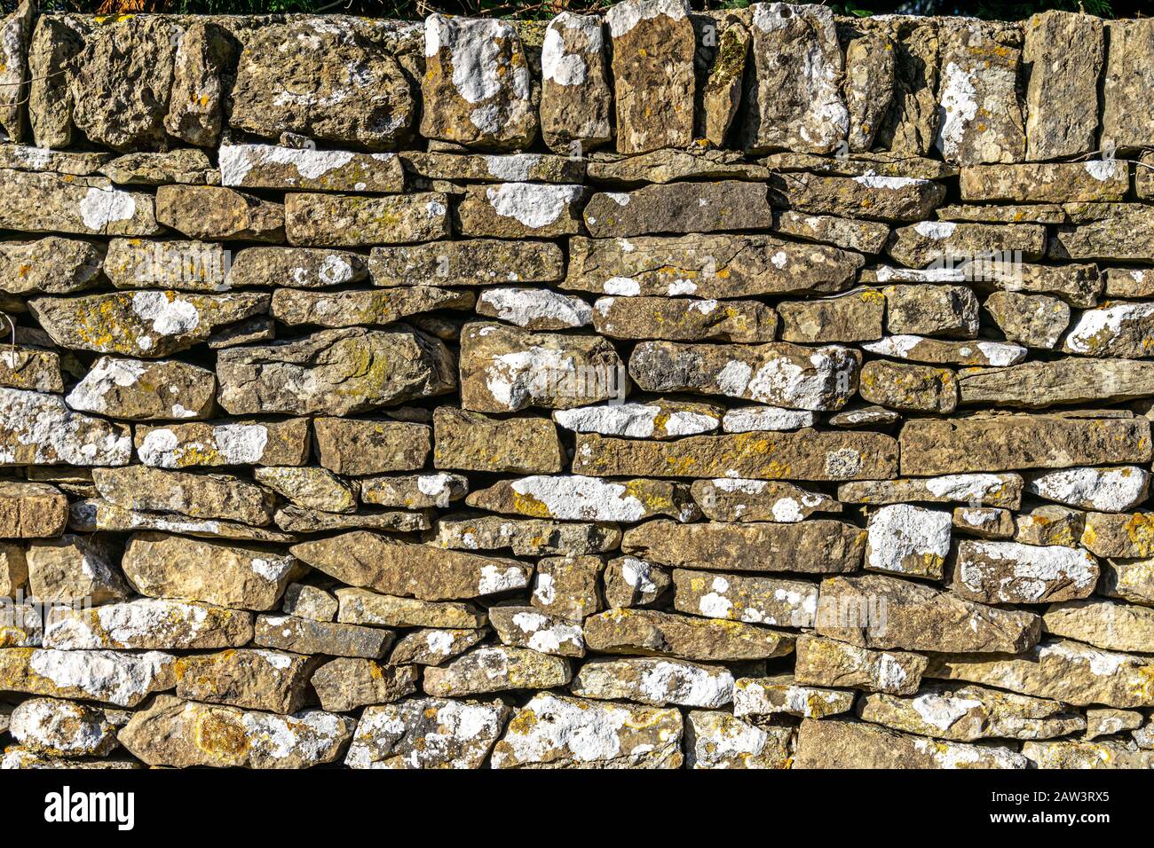 Vecchio muro di pietra secca Cotswold Foto Stock