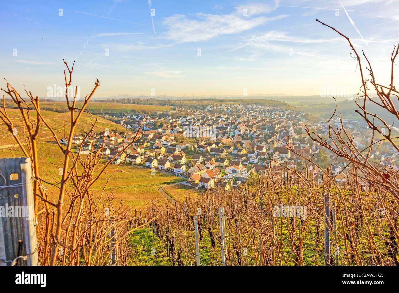 Vista sul villaggio di Hessigheim vicino al fiume Neckar Foto Stock