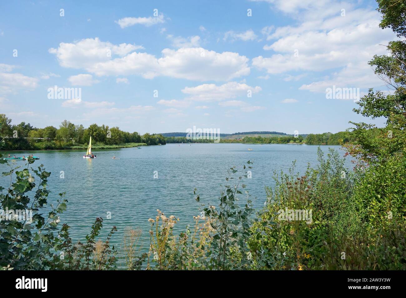 Lago Breitenau vicino Obersulm, Baden-Wuerttemberg, Germania - con barca a vela Foto Stock