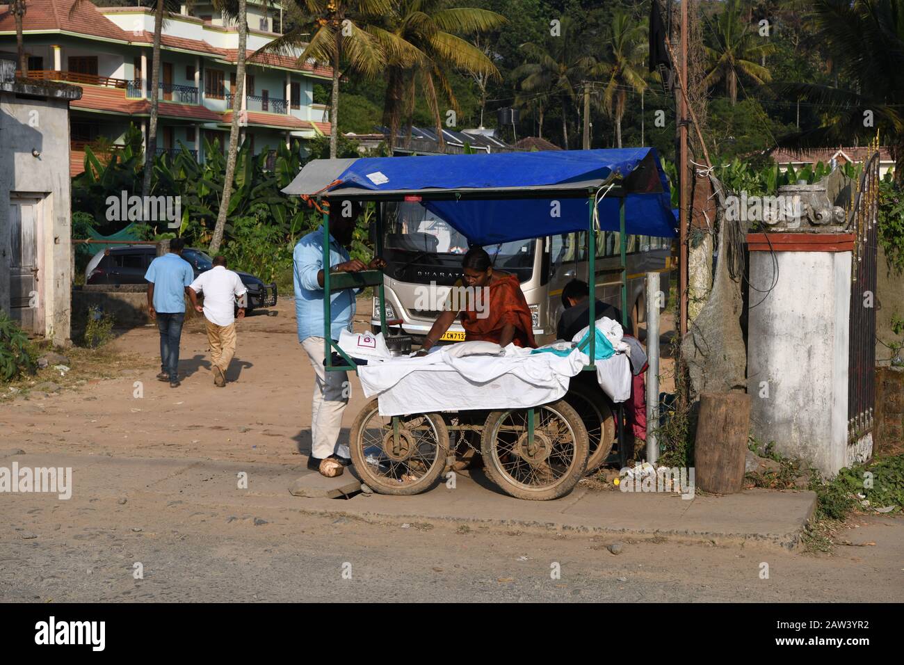 Carrello mobile di lavanderia, Kumily, Kerala, India. Foto Stock