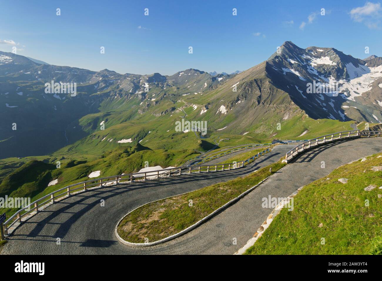 Vista dall'Edelweissspitze sulla strada alpina Grossglockner / Großglockner-Hochalpenstraße, Hohe Tauern NP, Salisburgo, Austria Foto Stock