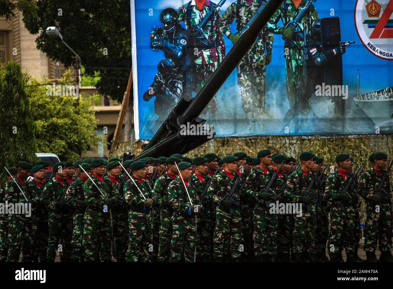 Le Forze Armate indonesiane hanno partecipato alla commemorazione del 74th anniversario Delle Forze Armate nazionali indonesiane (TNI) a Hiraq Square, Lhokseumawe City, provincia di Aceh, Indonesia, sabato 5 ottobre 2019. La commemorazione del TNI Anniversary di quest'anno si è svolta con il tema "Professional TNI People's Pride". Foto Stock