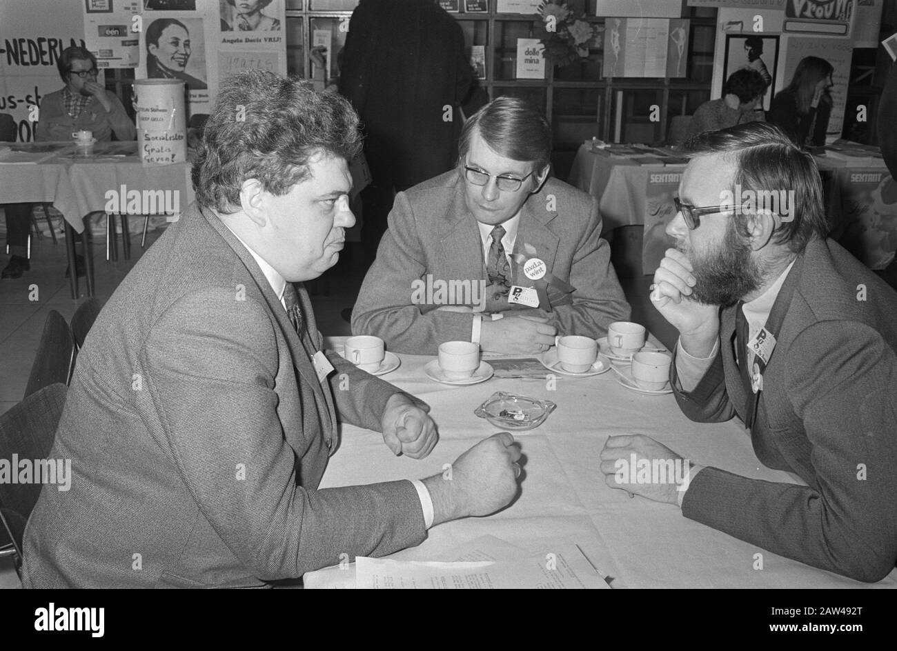 Labor Congress, Amsterdam; da sinistra a destra. Vonhoff (VVD), W. Meijer, , Data: 5 febbraio 1971 Località: Amsterdam, Noord-Holland Parole Chiave: Congresso, politici Nome Persona: Meijer, W., Vonhoff, Henk Foto Stock