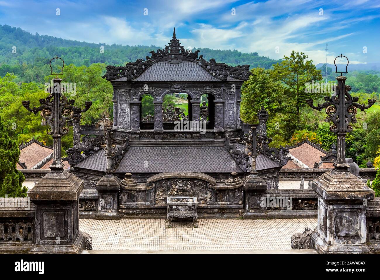 Il sito storico della Tomba reale di Khai Dinh vicino a Hue, Vietnam, Asia. Foto Stock