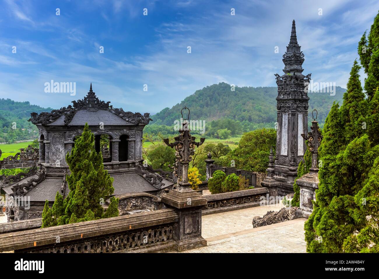 Il sito storico della Tomba reale di Khai Dinh vicino a Hue, Vietnam, Asia. Foto Stock