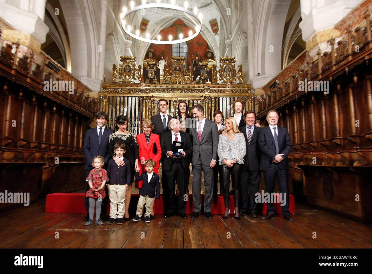 Re di Spagna Felipe VI consegna il premio degli imprenditori dell'anno all'industriale spagnolo Jose Antolin in presenza della sua famiglia. 23 Novembre, Foto Stock