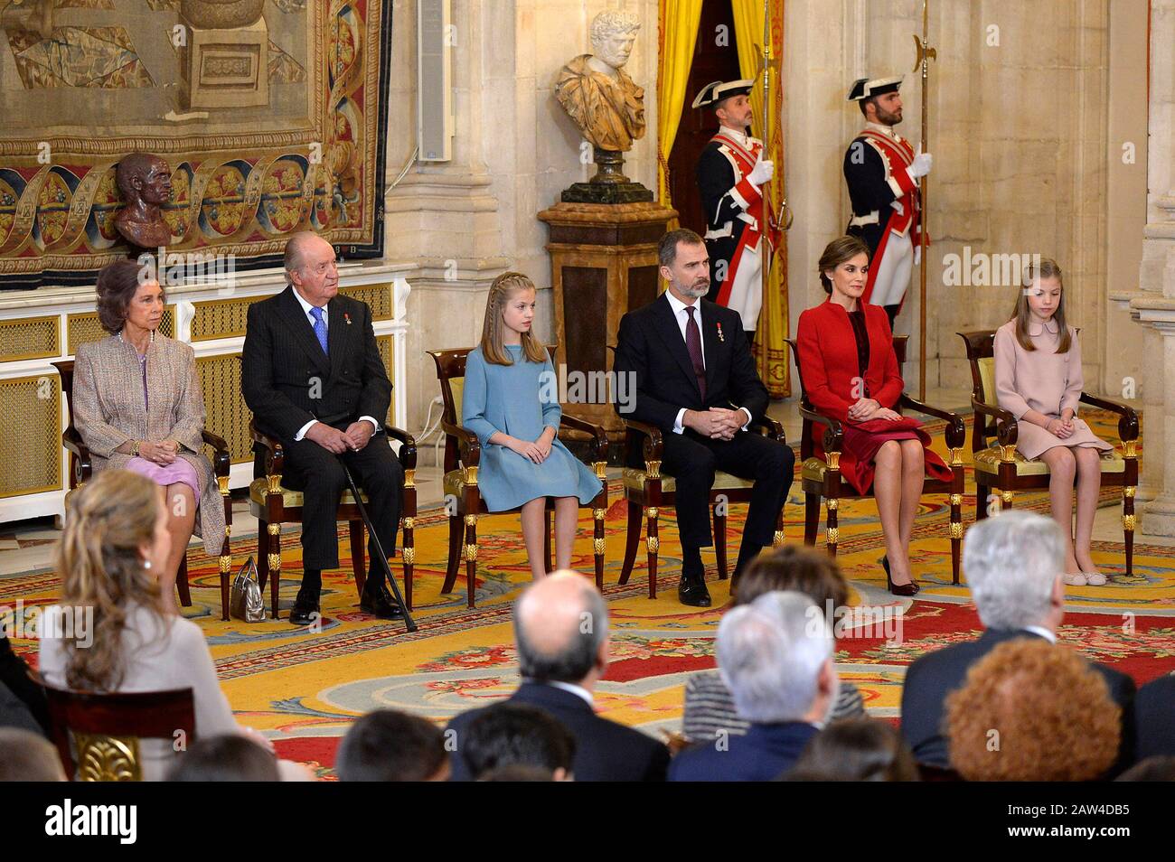 (L-R) Regina Sofia, Re Juan Carlos, Principessa Leonor di Spagna, Re Felipe VI di Spagna, Regina Letizia di Spagna e Principessa Sofia di Spagna partecipano al Foto Stock