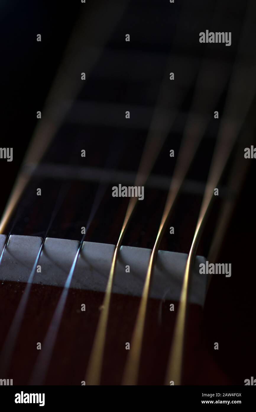 Archi di chitarra e ponte vista ravvicinata Foto Stock