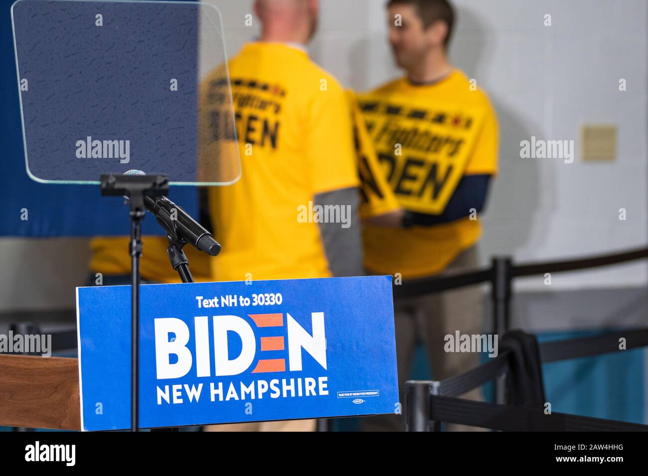 4 Febbraio 2020, Concord, New Hampshire: Joe Biden Firma Dispianto Alla Confraternita Internazionale Degli Operai Elettrici Local Union 490. Foto Stock
