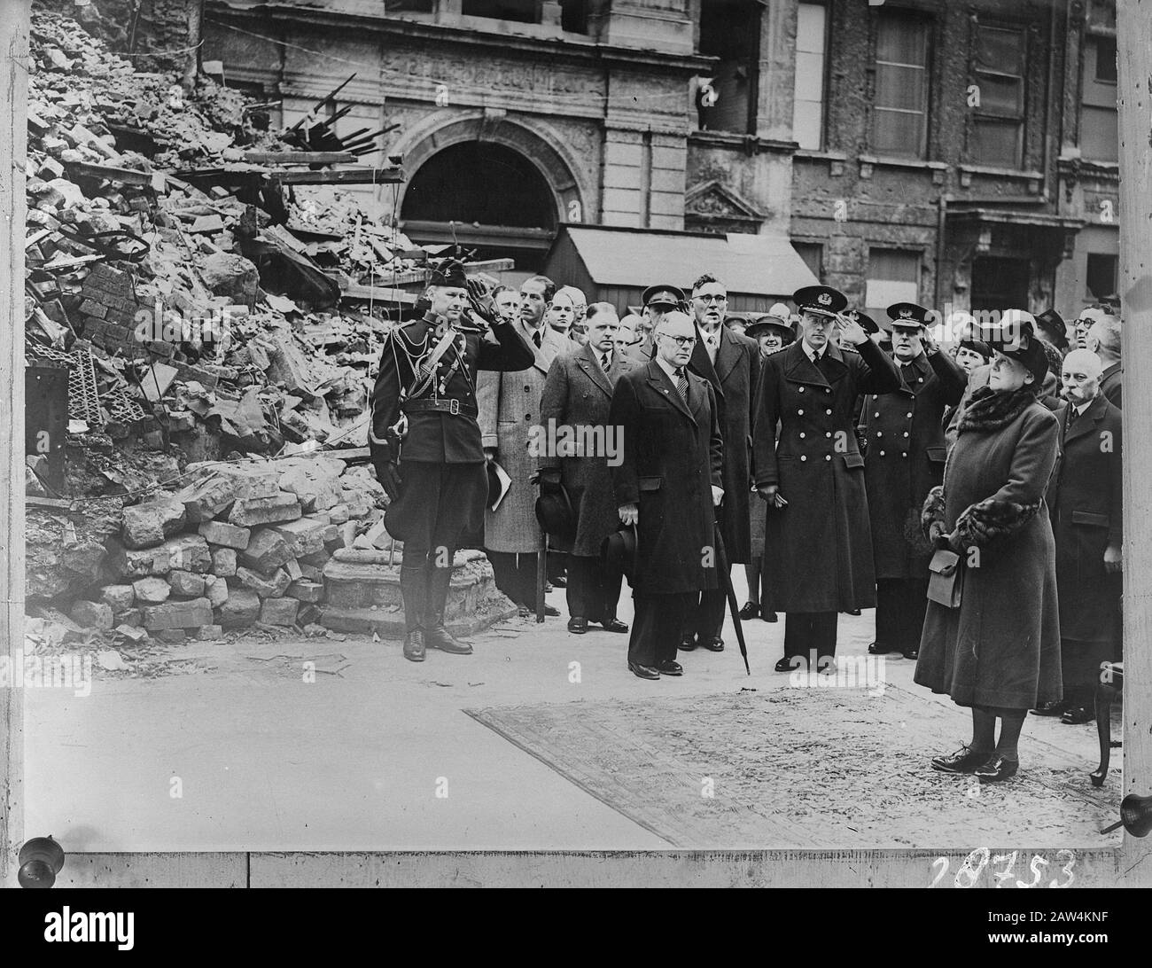 Queen Wilhelmina a Londra durante la 2nd guerra mondiale Data: Undata: Luogo: Regno Unito, Londra Parole Chiave: Queens, casa koninkijk, seconda guerra mondiale Nome Persona: Wilhelmina, queen : Unknown / Anefo Copyright Titolare: National Archives Materiale tipo: Vetro Negativo archivio numero di inventario: Vedi accesso 2.24.01.09 Foto Stock