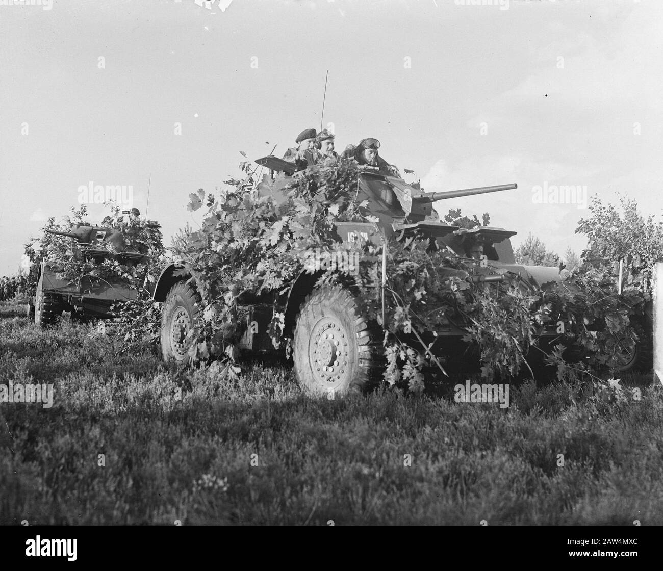 Manovre militari nel Veluwe. Armored (Red) Data: 2 Agosto 1949 Luogo: Gelderland, Veluwe Parole Chiave: Manovre Militari, Veicoli Armored Foto Stock