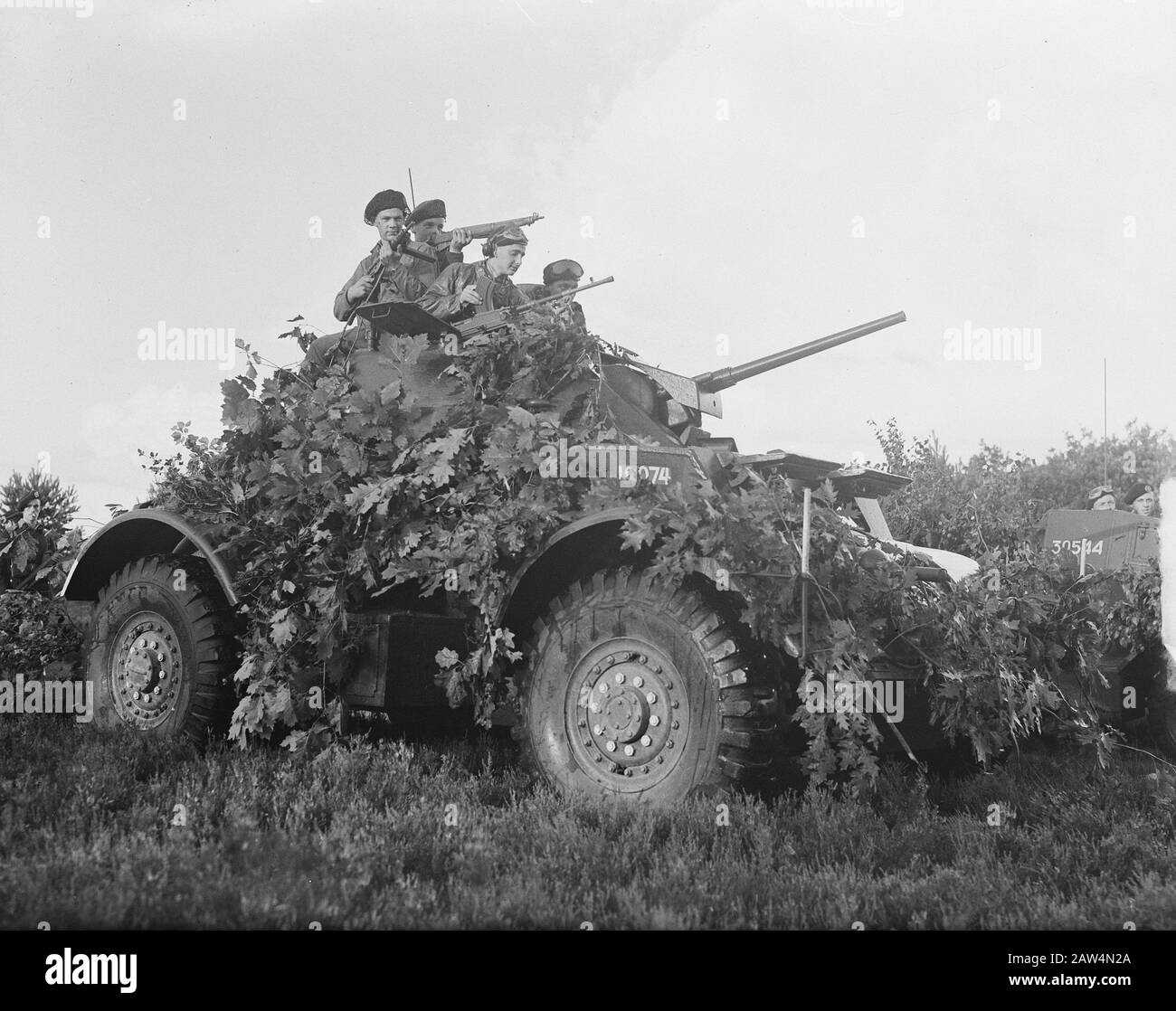 Manovre Militari Nel Veluwe Armored Data: 2 Agosto 1949 Luogo: Gelderland, Veluwe Parole Chiave: Manovre Militari, Veicoli Armored Foto Stock