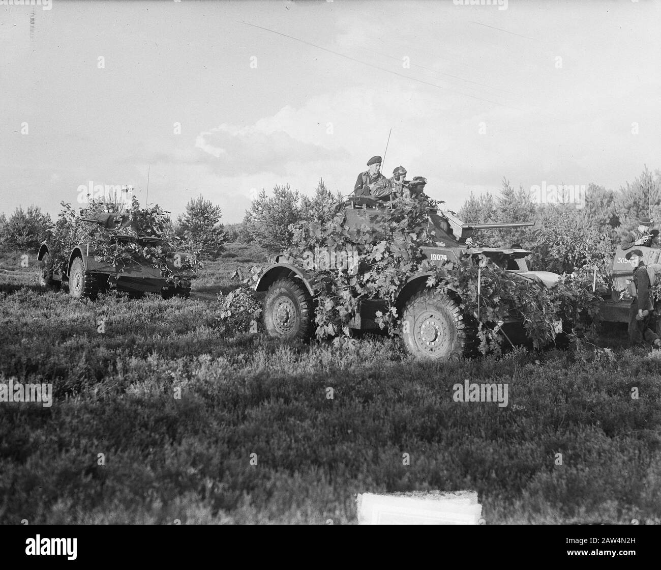 Manovre Militari Nel Veluwe Armored Data: 2 Agosto 1949 Luogo: Gelderland, Veluwe Parole Chiave: Manovre Militari, Veicoli Armored Foto Stock