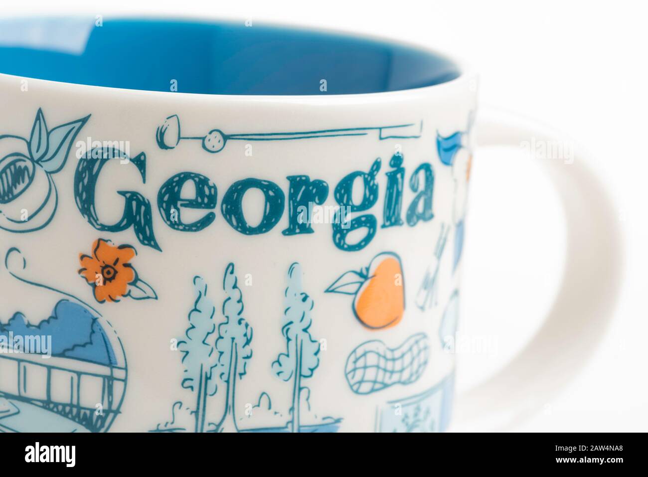 Vidalia, Georgia / USA - 27 settembre 2019: Un colpo di prodotto di una tazza Starbucks con iconici disegni illustrativi ispirati alla Georgia. Foto Stock