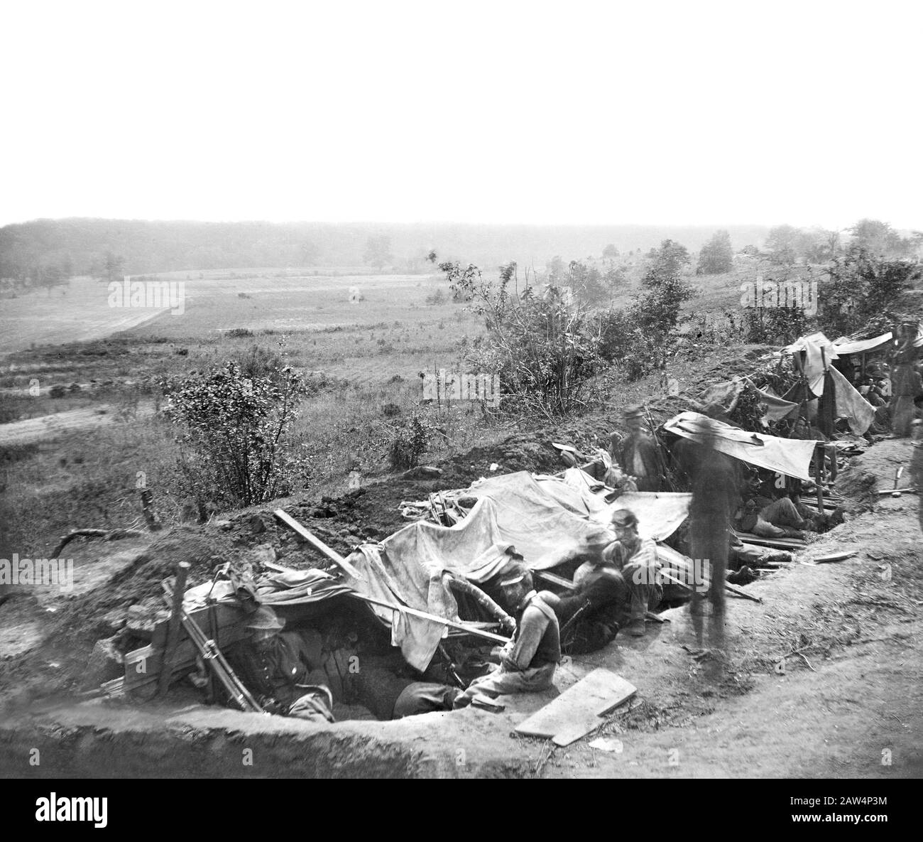 Truppe federali che occupano la linea di Breastworks sulla North Bank of North Anna River, Virginia, USA, durante Ulysses S. Grant's Wilderness Campaign, fotografia di Timothy H. o'Sullivan, 25 maggio 1864 Foto Stock