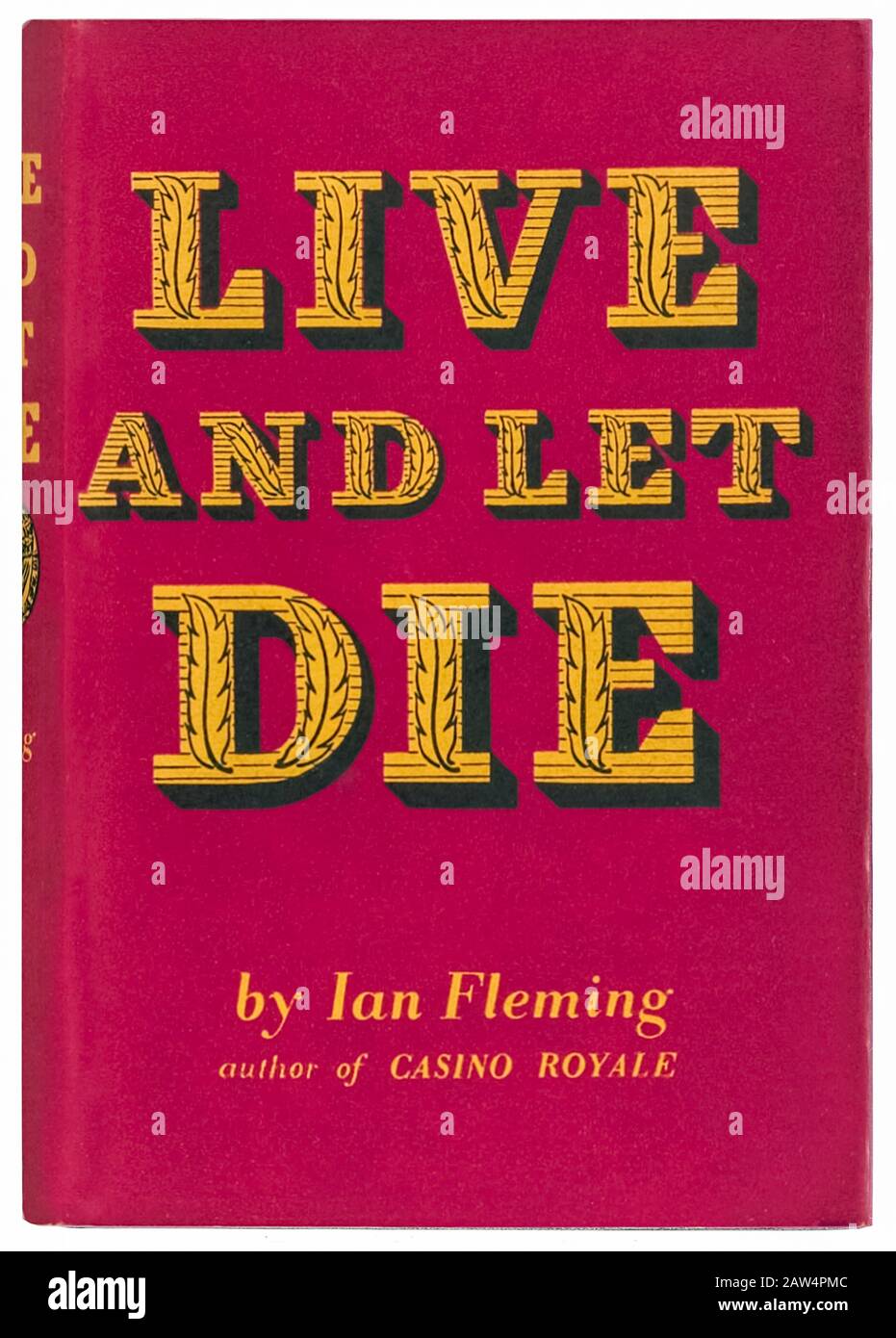 Live and Let Die by Ian Fleming (1908-1964) il secondo romanzo in cui è presente l'agente del British Secret Service 007 James Bond che indaga Big in Harlem con il suo assistente solitario. Fotografia della prima edizione del 1954 copertina di Kenneth Lewis. Foto Stock