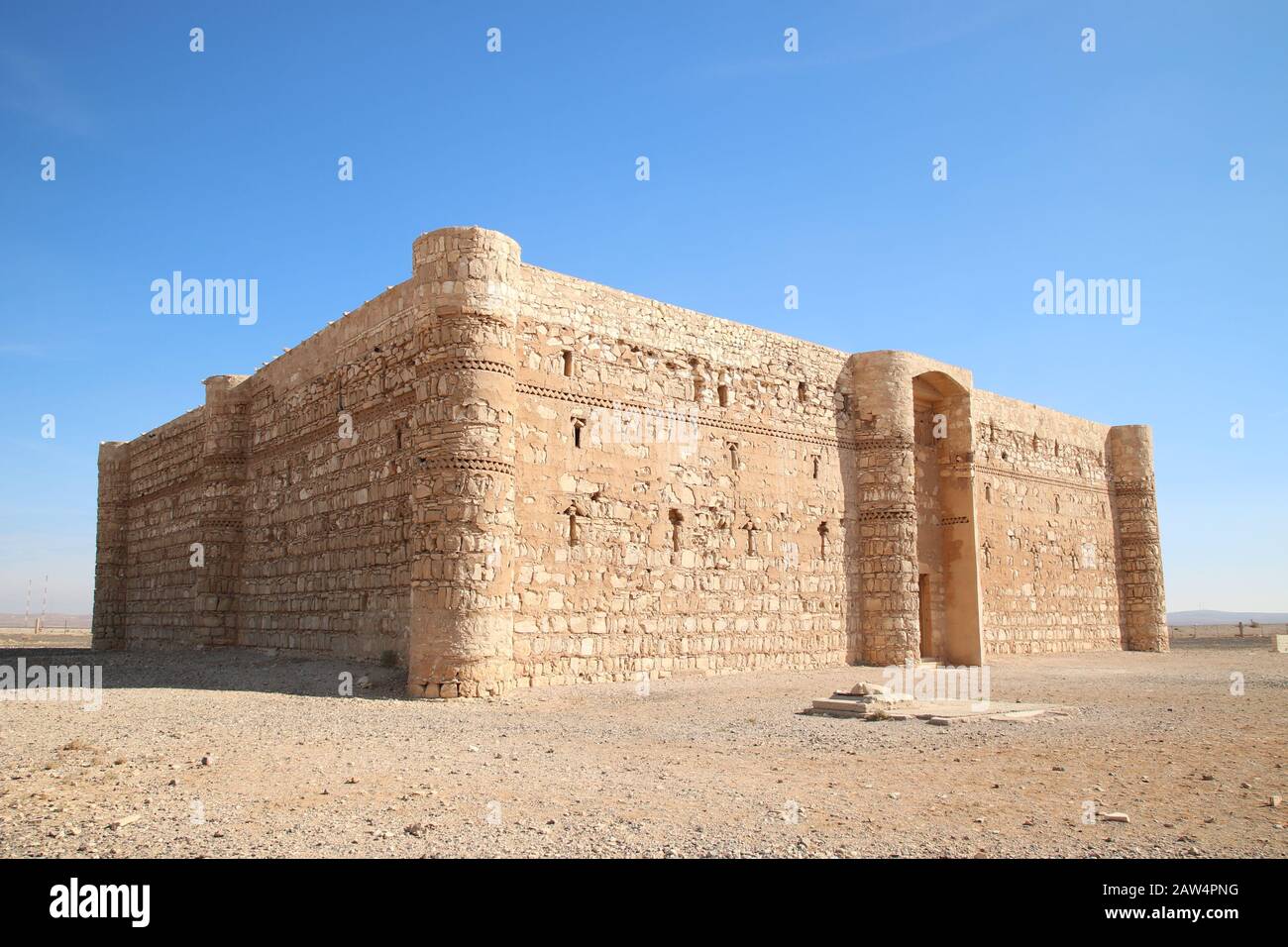 Qasr Kharana a volte Qasr al-Harrana, Qasr al-Kharanah, Kharaneh o Hraneh, è uno dei castelli desertici più conosciuti che si trovano oggi Foto Stock