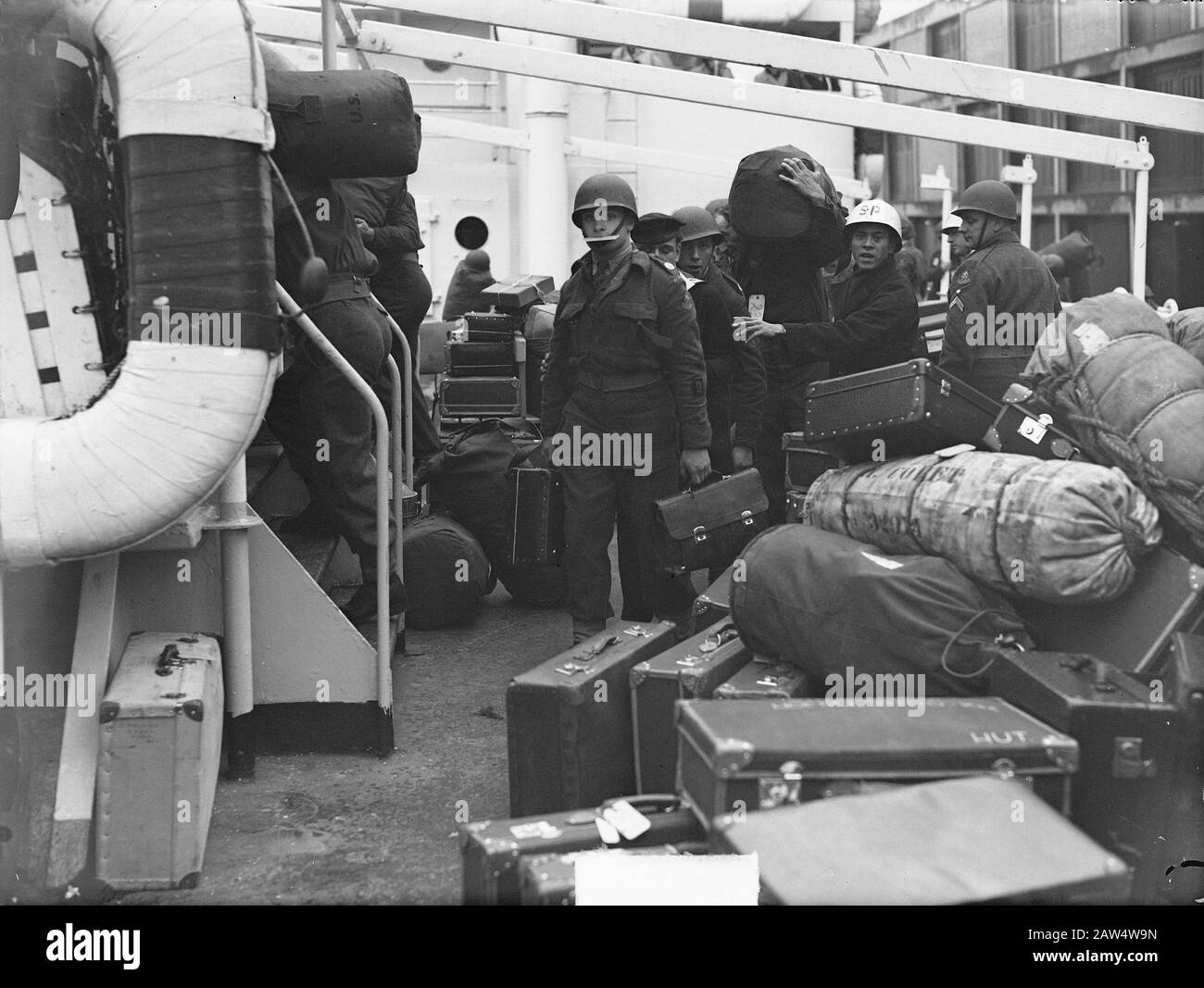 New Guinea Support Company partenza da Amsterdam Data: 10 novembre 1950 luogo: Amsterdam, Noord-Holland Parole Chiave: Esercito, marina, militare Foto Stock