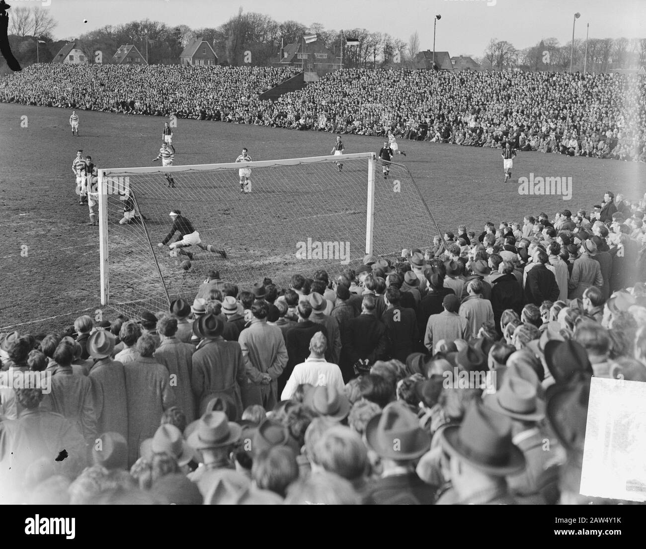 RCH contro Blue-White 0-2 Blue-White Champion Data: 8 aprile 1951 Parole Chiave: Champions, sport, football Institution Nome: Blue-White Foto Stock