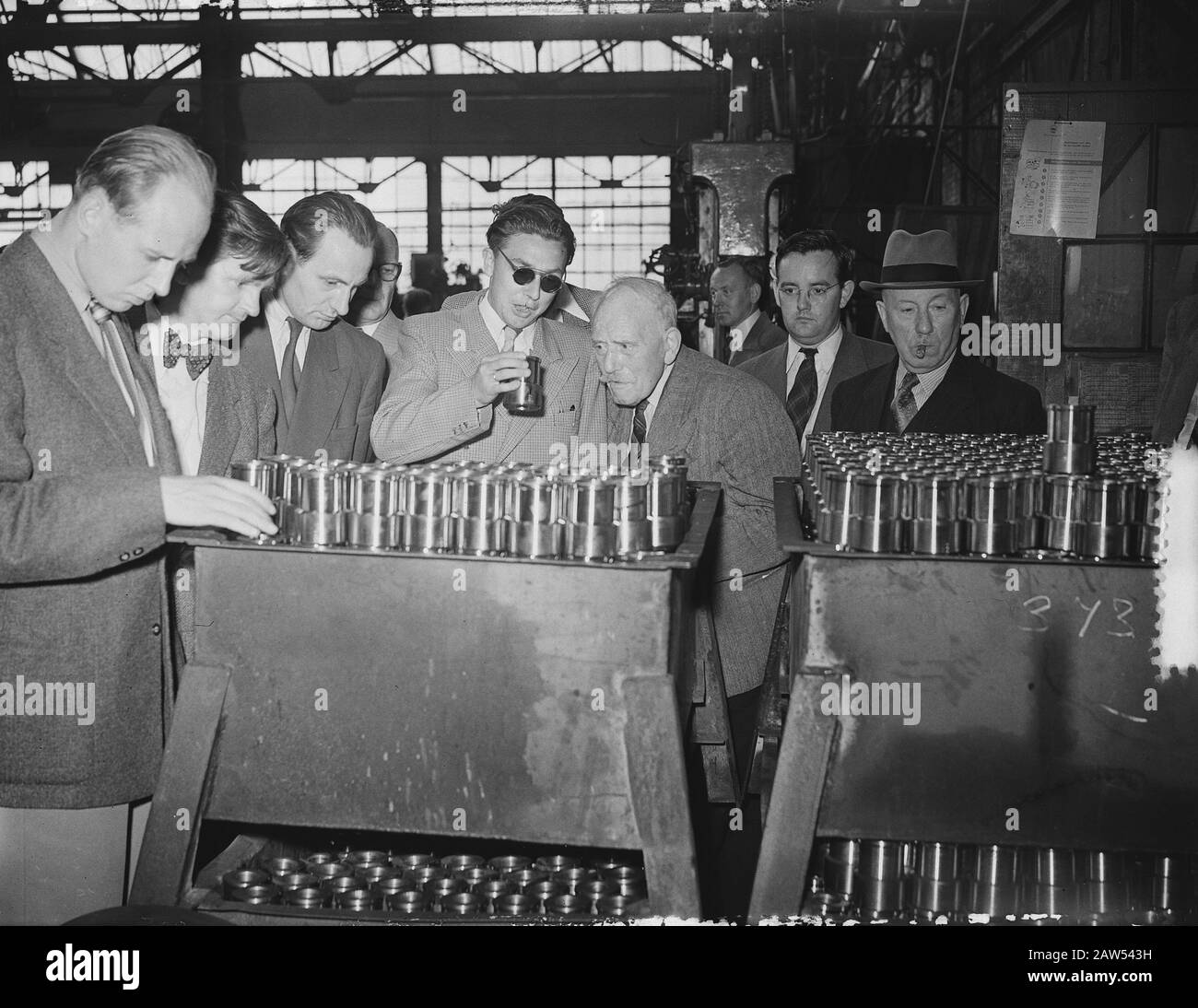 Press Tour IJ tunnel Commité in stabilimento Ford Data: 13 agosto 1953 Foto Stock
