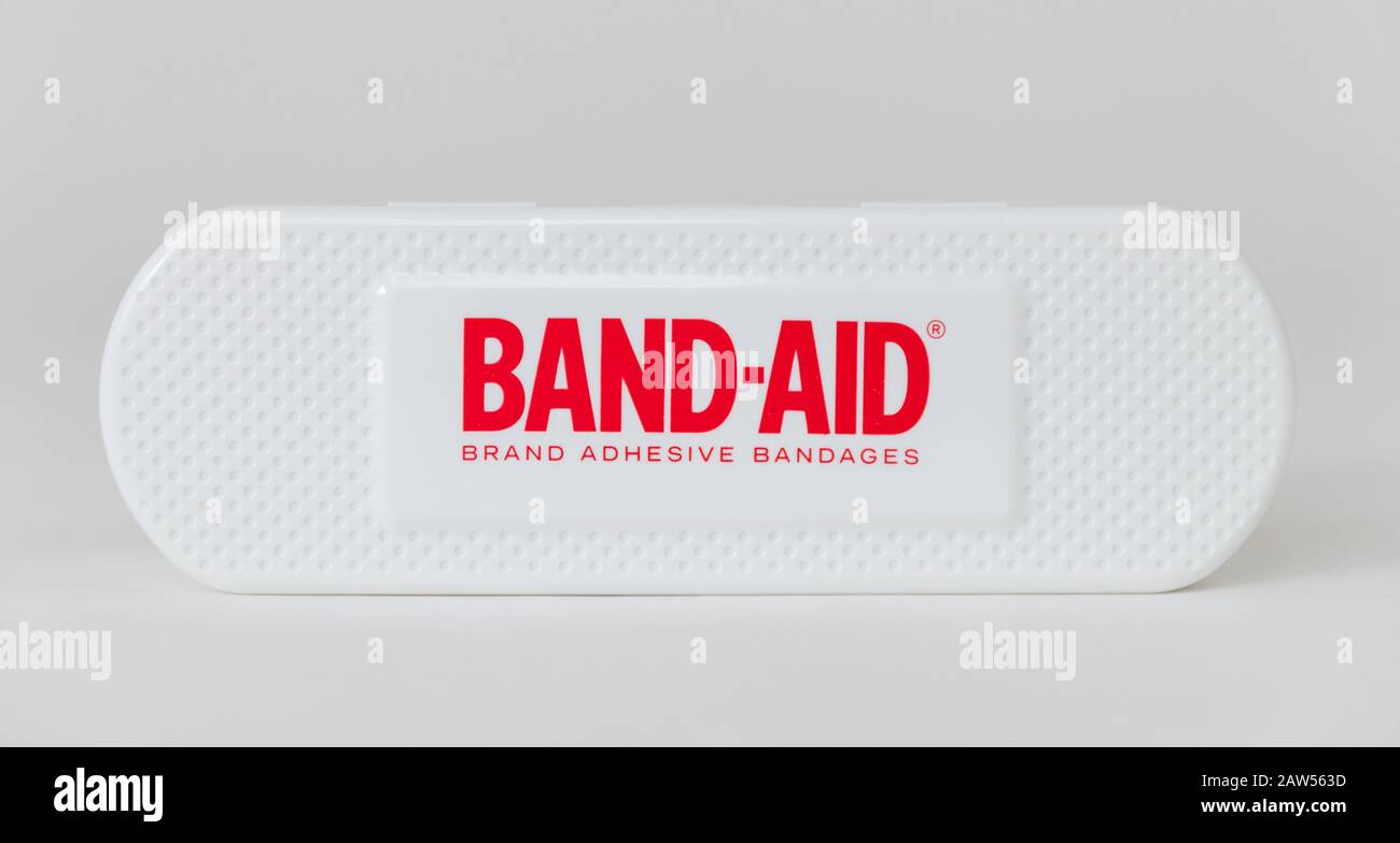 Princeton New Jersey 2 febbraio 2020: Bendaggi adesivi brand Band-Aid. Tessuto flessibile con trama a memoria per Knuckle e FingerTIP Foto Stock