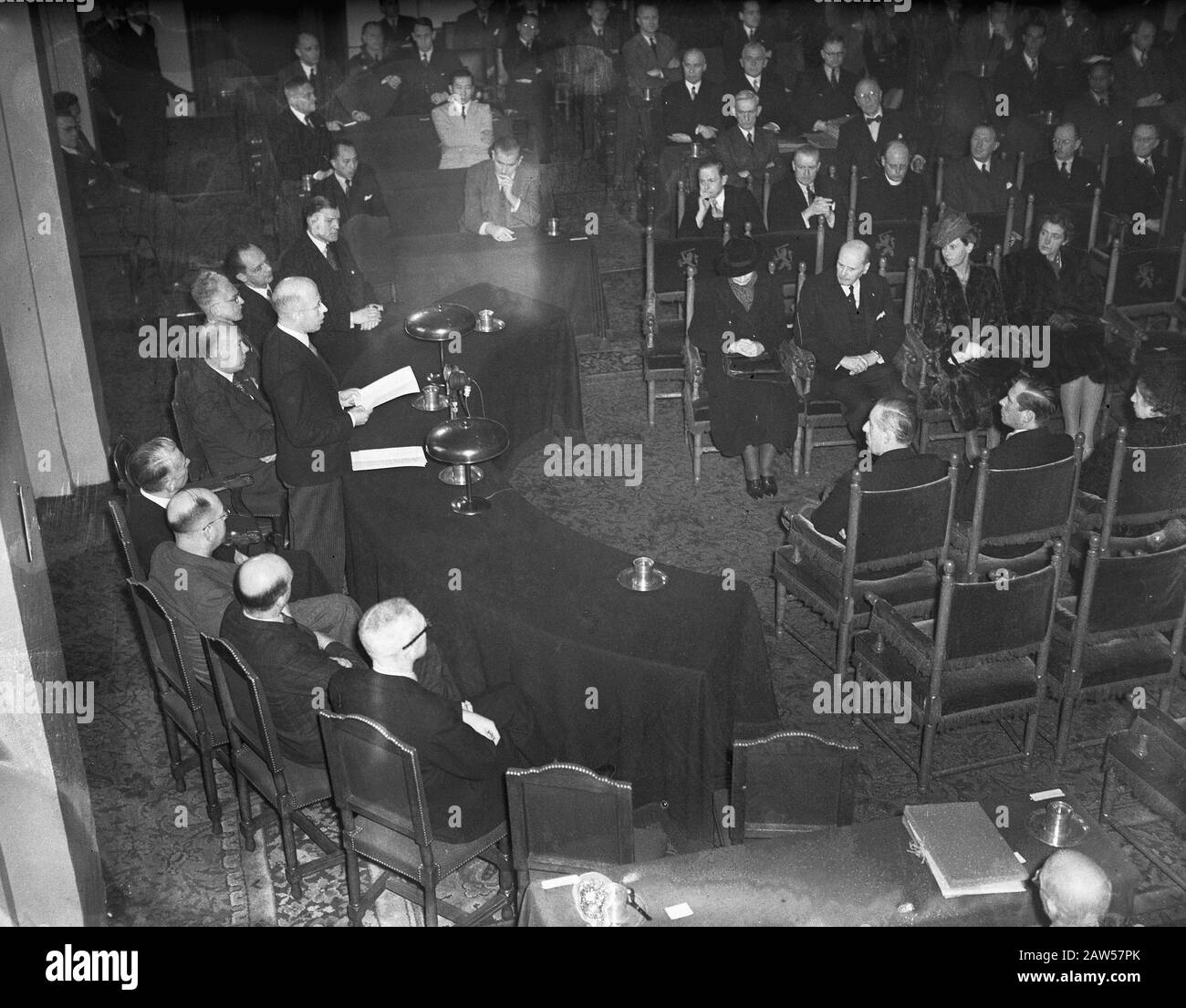 Apertura della conferenza Empire da parte del Dr. L.J.M.. Beel. Dr. Rede Beel. Data: 25 Gennaio 1948 Luogo: L'Aia Parole Chiave: Conferenze Persona Nome: Beel, L.j.m. Foto Stock