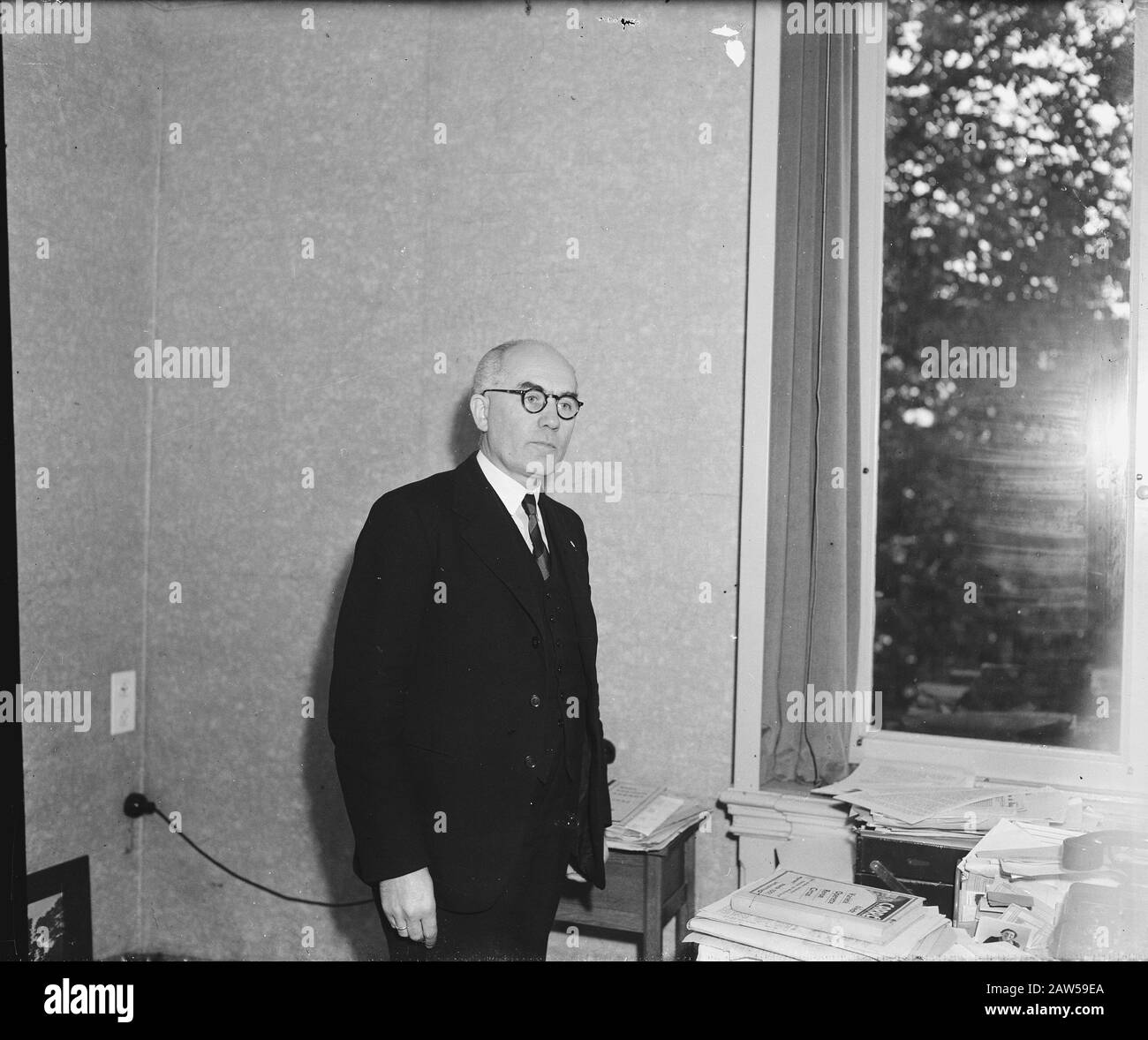 Ritratti: Bordo NVB [membro del consiglio o ufficio Del Movimento Popolare olandese] Data: 1945 luogo: L'Aia, Sud Olanda Parole Chiave: Politici, ritratti Foto Stock