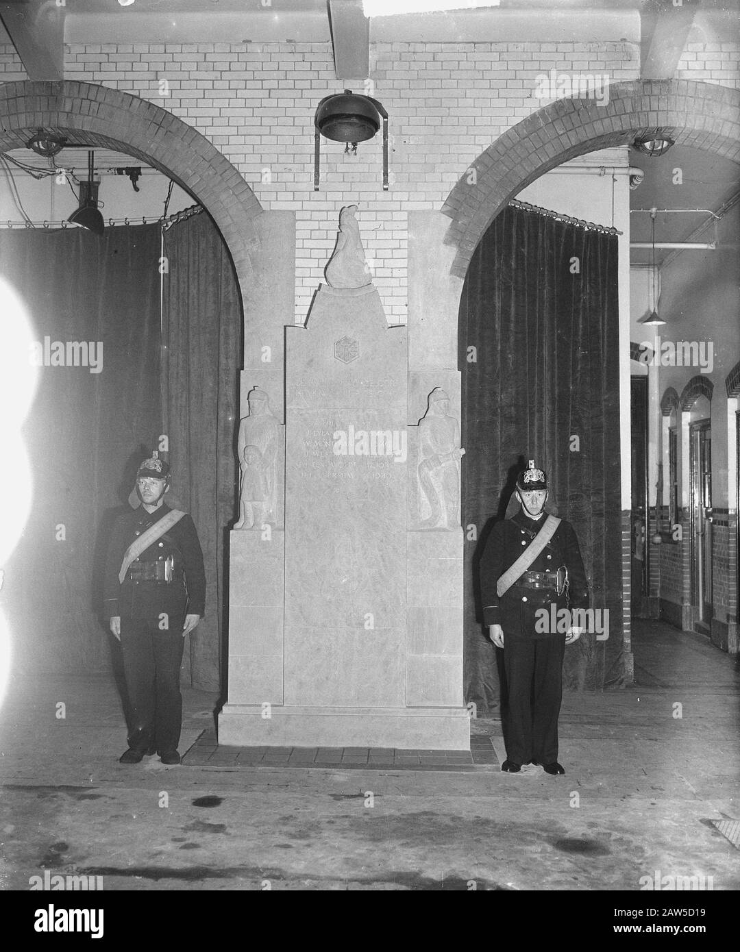 Monumento ai vigili del fuoco caduti Data: 10 maggio 1949 Foto Stock
