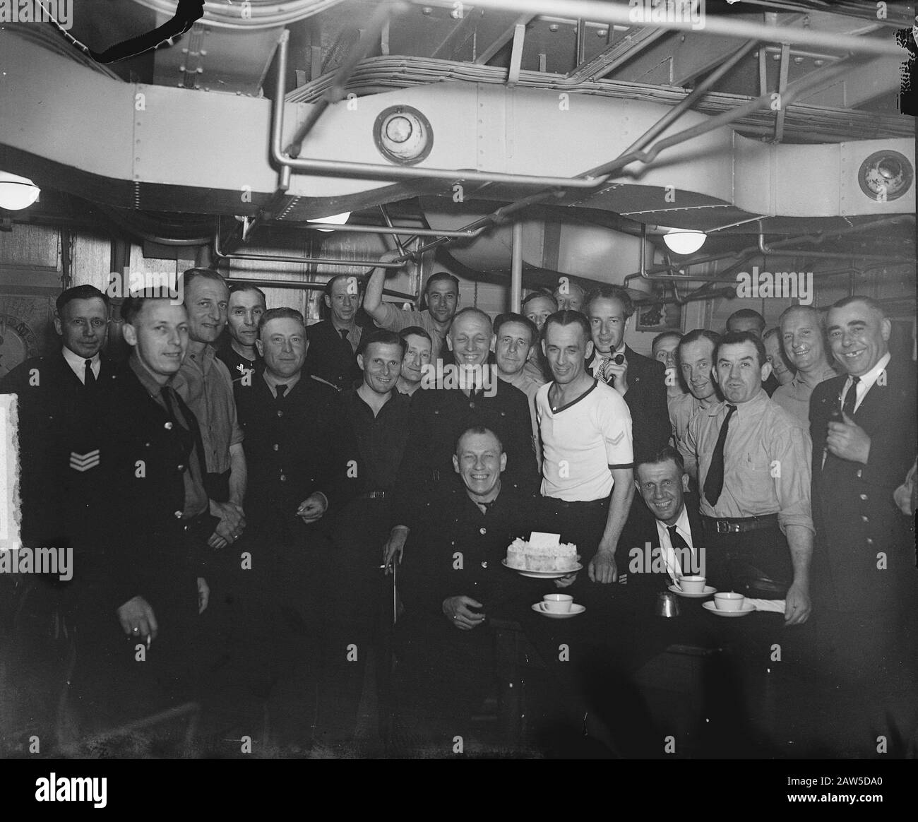 Manovre flotta occidentale Annotazione: Gruppo onderdofficieren pone nella stiva di una nave navale data: 9 luglio 1949 luogo: Mare del Nord Parole Chiave: Marina, navi militari Foto Stock