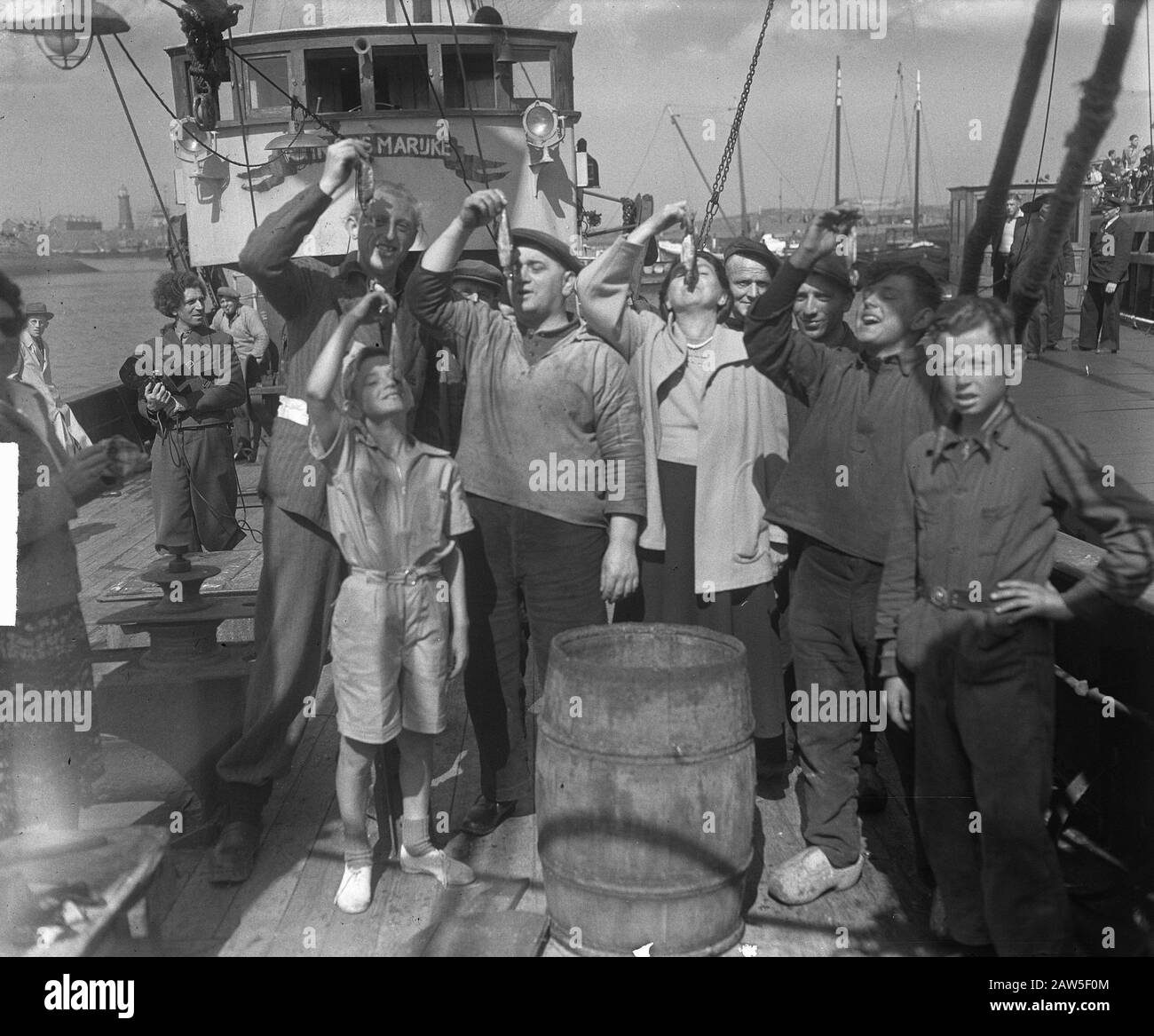 Nuovo Aringa A Scheveningen Data: 2 Giugno 1950 Luogo: Scheveningen, Zuid-Holland Parole Chiave: Aringa Foto Stock