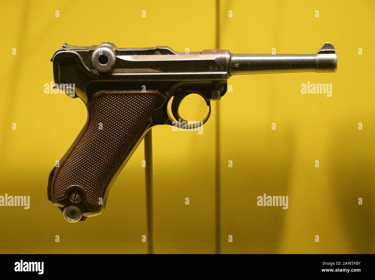 New Orleans, Louisiana, USA - 4 febbraio 2020 - la pistola Luger P08 utilizzata dalle truppe naziste tedesche durante la seconda guerra mondiale Foto Stock