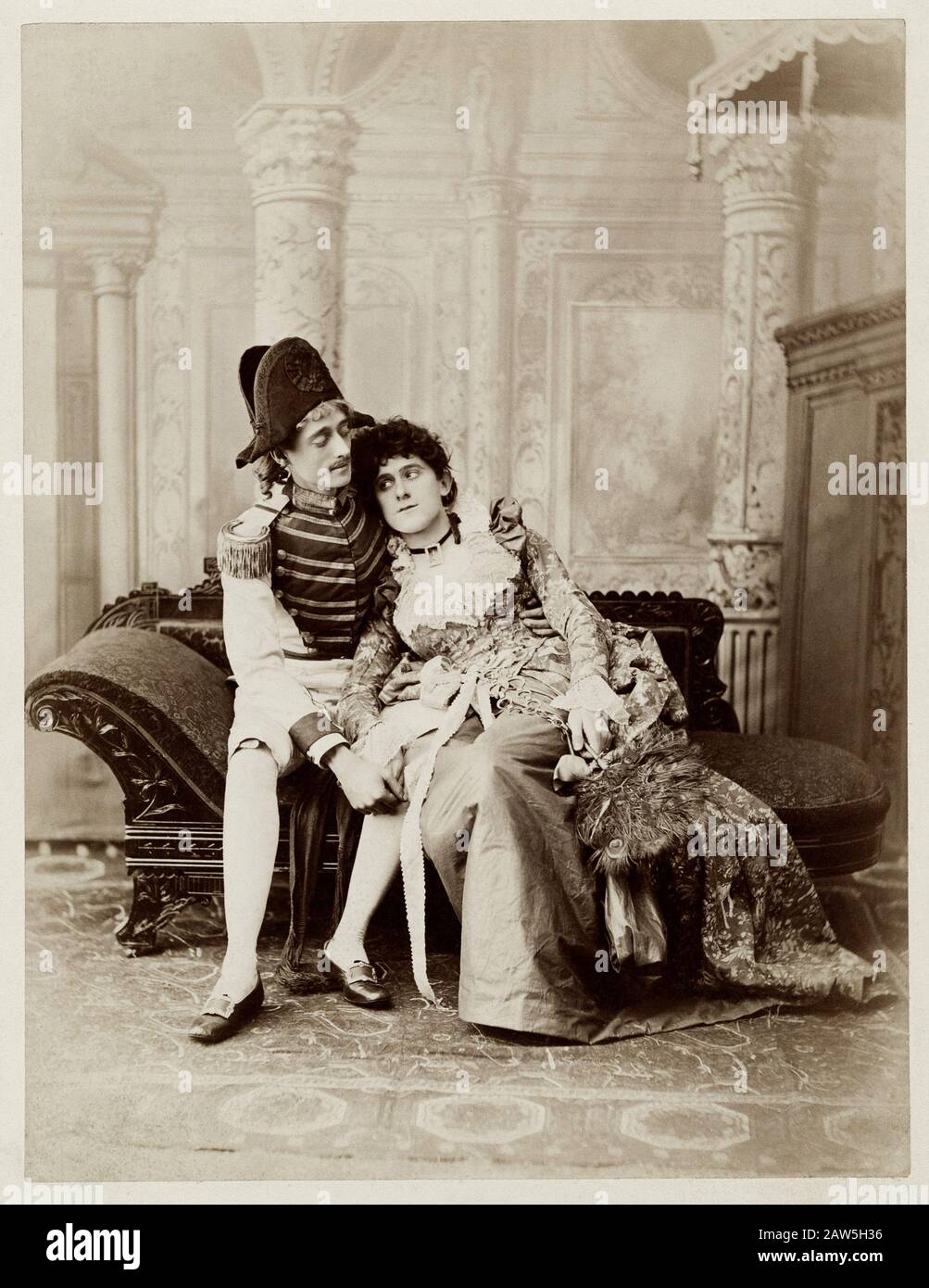 1885 , Amherst, Massachusetts , USA : il celebre drammaturgo americano di Broadway CLYDE FITCH ( 1865 - 1909 ), quando fu un giovane attore in abito femminile Foto Stock