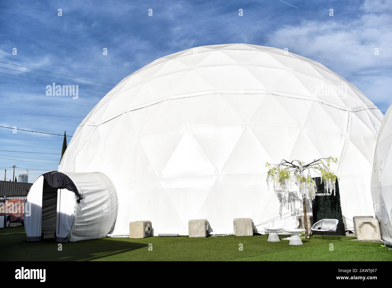 Los ANGELES, CALIFORNIA - 05 FEB 2020: Una delle cinque cupole al Wisdome.LA Immersive Art Park, con esperienze all'avanguardia. Foto Stock